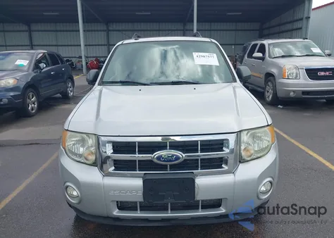 2011 Ford Escape Xlt z USA, uszkodzony, nr VIN 1FMCU9DG8BKC52742